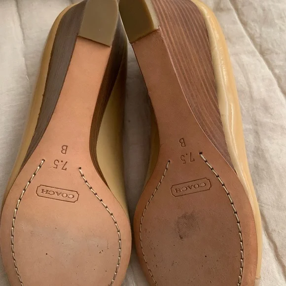 Coach tan patent shoe, never worn. - Picture 3 of 4
